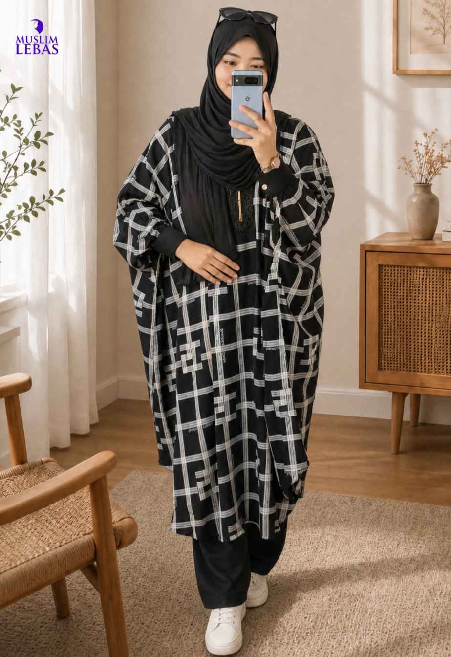 Muntaha Short Cape Black
